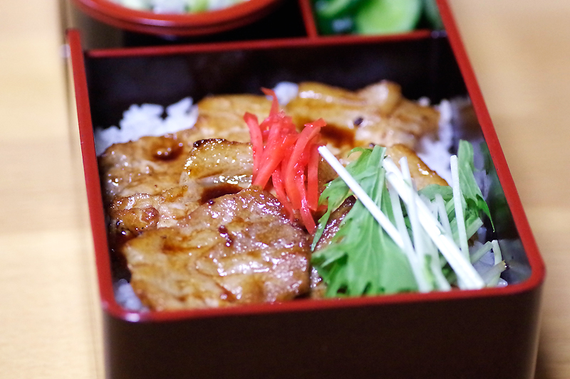 ぶた丼セットAのぶた丼アップの写真