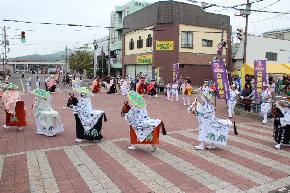 伝統芸能駒踊りの様子