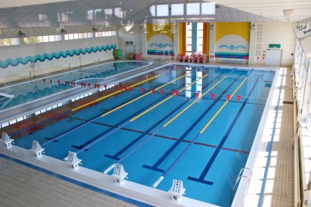 温水プール25メートルコースの写真