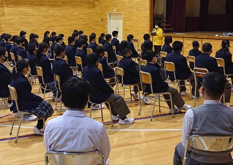 交通安全教室の写真を添付しています